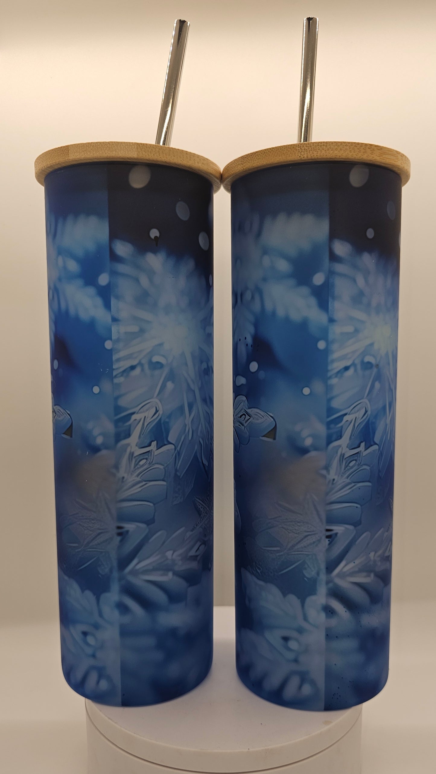 Snowflakes with Blue Background 20 oz. Glass Tumbler Set
